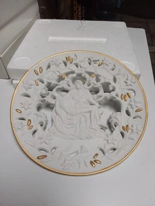 Lenox PIETA Plate 1996 Pierced Fine Porcelain Gold Trim Stand Mary Jesus Madonna - Picture 1 of 5