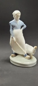 Vintage Royal Copenhagen Porcelain Figurine Lady With Goose No. 528 - Picture 1 of 10
