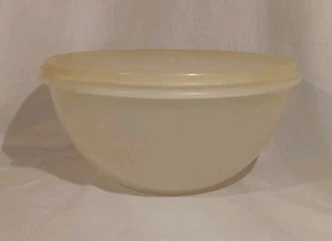 Tupperware Bowl 2519A-1  8 3/4 cup/2 L Mixing Bowl & Lid Made In USA Vintage  - Picture 1 of 7