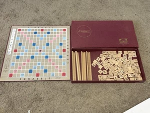 Vintage 1948 Scrabble board set in good condition - Picture 1 of 2