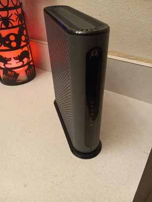 Motorola 16x4 Cable Modem Plus AC1900 WiFi Router - Model MG7550 Unit Only - Image 1 of 4