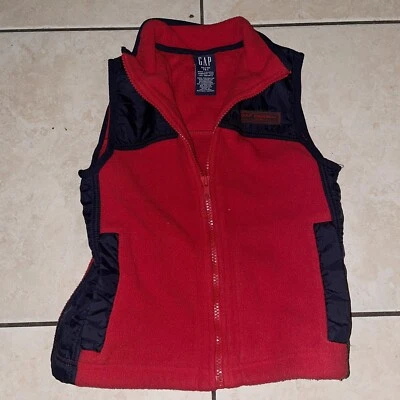 Жилет флисовый для мальчиков Gap красный и синий на молнии с карманами для рук для мальчиков XS TP 4 - Изображение 1 из 4