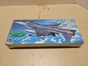 1/72 HASEGAWA GENERAL DYNAMICS F-16C FIGHTING FALCON FIGHTER JET Sealed NIB - Picture 1 of 8