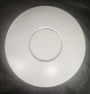 Punto de acceso de largo alcance Ubiquiti Networks Unifi AP con montaje - Imagen 1 de 2