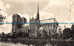 R147447 Paris en Flanant. Notre Dame et le Square de l Archeveche. D Art. 1956 - Picture 1 of 2