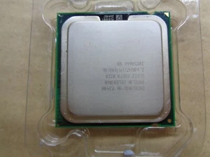 CPU INTEL CELERON E3400 - Foto 1 di 1