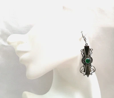 SPETTACOLARE COPPIA DI ANTICHI GRANDI ORECCHINI PENDENTI ARGENTO E AGATA VERDE - Immagine 1 di 4