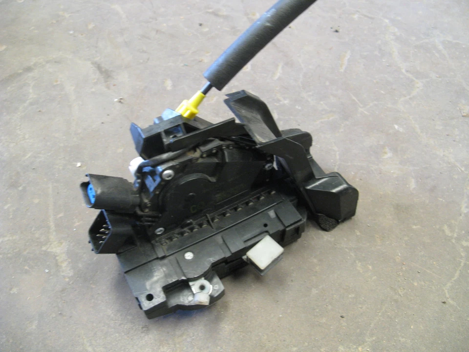 Jaguar XJ8 2006 2007 2008 2009 Vanden Plas actuador de cierre delantero izquierdo Foto 1 de 1