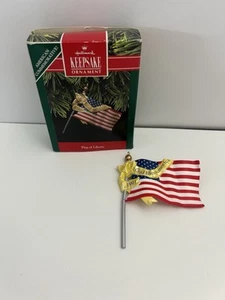 1991 Hallmark Andenken Weihnachtsschmuck Flagge der Freiheit 3,5" Feiertag Andenken - Bild 1 von 10