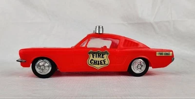Coche de juguete rojo plástico vintage 1965/1966 jefe de bomberos Ford Mustang con calcomanías Foto 1 de 4