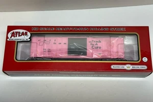 HO Atlas TTX TBOX Railbox 50' FMC 5077 vagón de carga ROSA en pista para manos curadas - Imagen 1 de 2