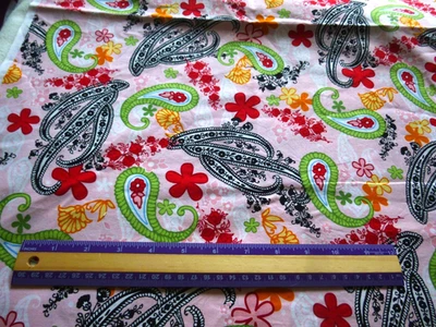 Tela de algodón brillante paisley/impresión floral -Diseño hermano hermana-37" x 44" Foto 1 de 2