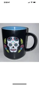 Calavera de azúcar ICUP negra con interior azul 16 oz. Taza de café de cerámica - Imagen 1 de 5