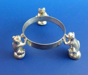 Pequeño soporte de anillo de placa plateada con 3 ranas figurativas (2870) - Imagen 1 de 3