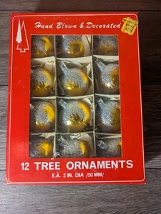 12 Vintage Kmart Ornamente Polen mundgeblasen hell glänzend 2 Zoll Box Gold Silber - Bild 1 von 5