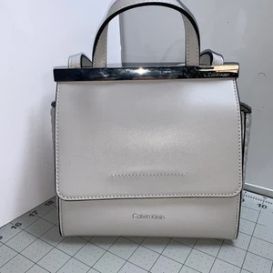 Mini bolso cruzado de lino coral Calvin Klein - Imagen 1 de 7