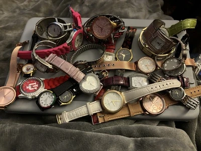Большой лот часов лот #1122 винтажный и современный непроверенный как есть 20 + - Изображение 1 из 4