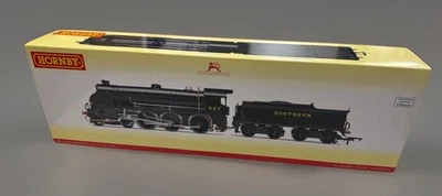 Hornby R3411 4-6-0 SR Wartime Black S15 Maunsell Class Locomotive 827 DCC Ready - Image 1 of 4