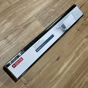 BRANDNEU - Delta Modell 132891 Silverton 24" Doppel Handtuchhalter poliertes Chrom - Bild 1 von 5