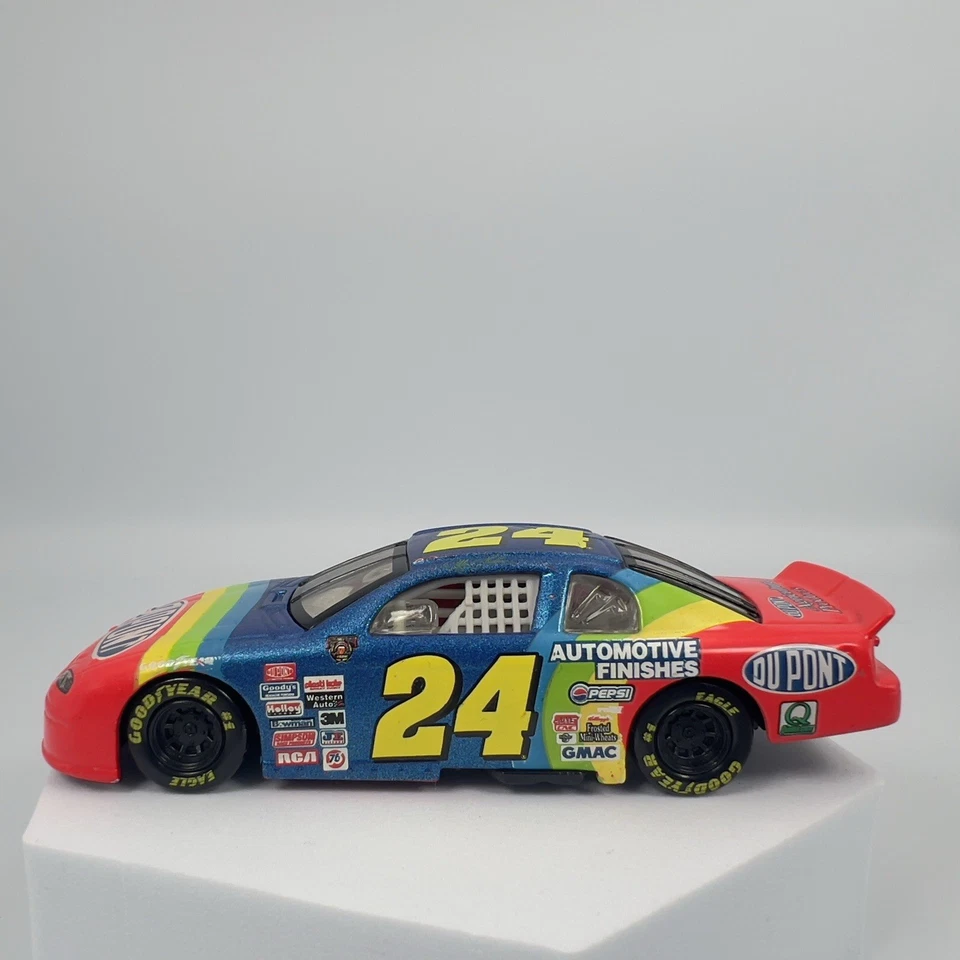Jeff Gordon NASCAR 1998 #24 DuPont Chevrolet Monte Carlo 1:43 Hasbro Diecast - Image 1 of 4