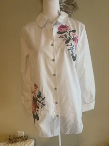 Miss Lili Women’s White Floral Long Sleeve Button Up Blouse - Sz M - Picture 1 of 10