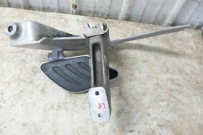 08 Polaris Victory Vision 106 pasajero trasero izquierdo estribo tablero y soporte de montaje Foto 1 de 4