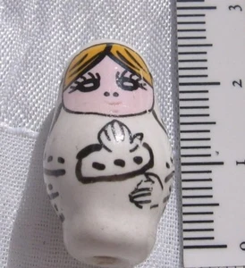 LOT 2 POUPEES RUSSES PERLES MATRIOCHKA BABOUCHKA CERAMIQUE BLANCHE 25x12mm *P8 - Picture 1 of 1