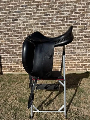 Sillín de doma clásico M Amerigo de 17,5” Foto 1 de 4