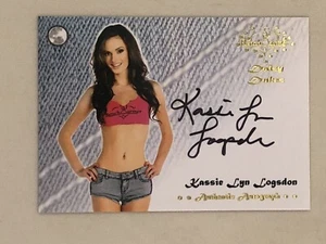 2015 Bench Warmer Daizy Dukez Kassie Lyn Logsdon Gold Autograph Card Benchwarmer - Picture 1 of 2