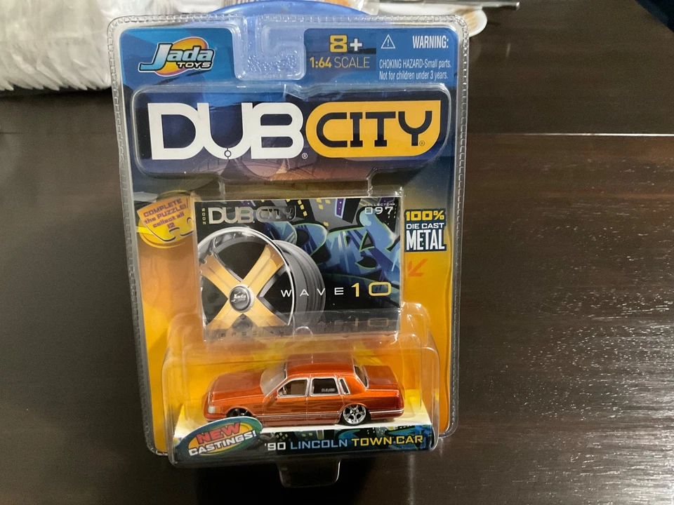 JADA 2005 DUB CITY Special Edition 1/12 - '90 LINCOLN TOWN CAR - Collector #097 - Image 1 of 1