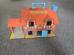 Giocattolo Vintage 1980 Fisher Price Little People Family Brown Tudor House #952 - Foto 1 di 9