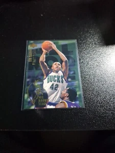 1994-95 UPPER DECK #3 VIN BAKER MILWAUKEE BUCKS ALL ROOKIE TEAM NRMT-MT!!! - Picture 1 of 2