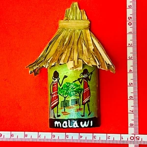 IMÁN NEVERA MALAWI / CABAÑA TRADICIONAL / HECHO A MANO / MADERA RECUERDO - Imagen 1 de 11