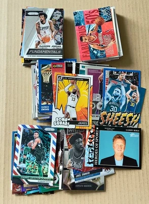 Gran lote: 100 insertos y paralelos de la NBA LeBron, Bird, Curry, Giannis, Tatum, Kidd Foto 1 de 4