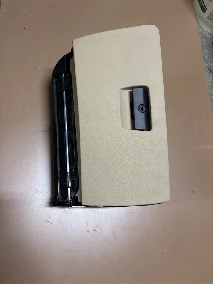 BMW 328i 335 E90 2009-2011 guantera compartimento de almacenamiento beige tostado OEM 7075477 Foto 1 de 4