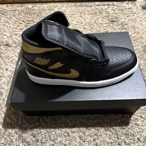 Nike Air Jordan 1 Mid Shoes Black Metallic Gold White DQ8426-071, Size 10 - Picture 1 of 5