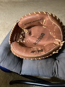 Vintage  Regent XG 250 catchers mitt left-handed throw with your right - Picture 1 of 3