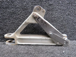 67025-002 Piper PA34-200T Main Landing Gear Truss Assembly LH (No Small Link) - Picture 1 of 7