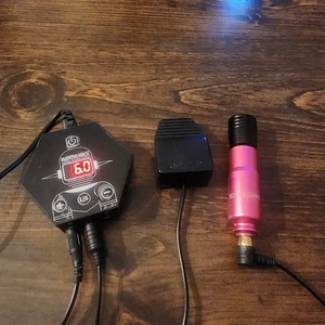 Fuente de alimentación, pedal y bolígrafo para tatuaje de agujero de gusano. - Imagen 1 de 10