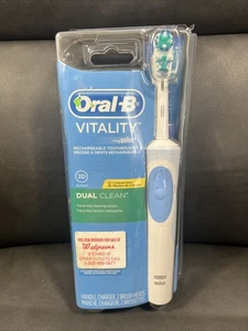 Oral-B Vitality Dual Clean Electric Power Toothbrush Teal Braun D12523P - Picture 1 of 4