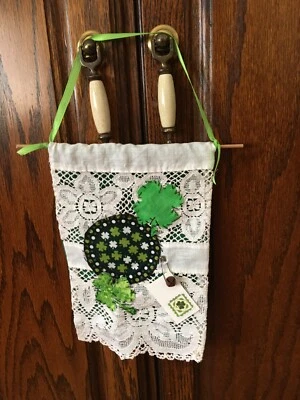 PRIMITIVE ST PATRICKS DAY 13 IN WALL HANGING LACE, SHAMMROCKS,HANGTAG, PIN-BELL - Image 1 of 4