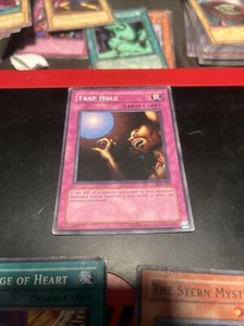 Trap Hole SDY-027 Yu-Gi-Oh! Card Unlimited - Picture 1 of 2