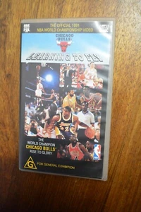 LEARNING TO FLY THE WORLD CHAMPION CHICAGO BULLS RISE TO GLORY VHS - Picture 1 of 4