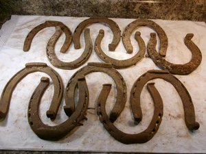Mixed Lot of 11 Vintage Horse Shoes Rustic Western Decor Horseshoes - Picture 1 of 3