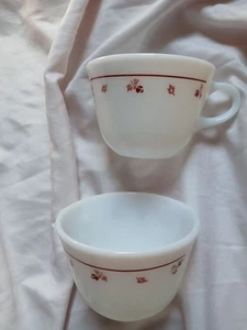 Set Of Two Vintage Pyrex Corning Corelle BURGUNDY ROSE BUD Cups C Handles  - Picture 1 of 3