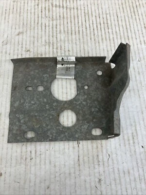 Nuevo SOPORTE PARACHOQUES DELANTERO FORD MUSTANG 1979-1986 LADO CONDUCTOR LH. E4ZZ-17A821-A Foto 1 de 4