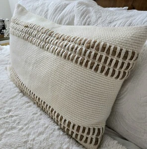 Pottery Barn Reed Striped Lumbar Pillow Cover Wool Cotton Neutral Tan 16x26 EUC - Picture 1 of 15
