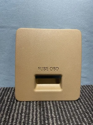 Cubierta de caja de fusibles OBD izquierda tablero Hyundai Elantra 2011-16 beige 91941-3X623 Foto 1 de 3