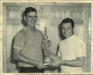 Foto de prensa Thomas Fitzpatrick y Rodney Merchant muestran trofeo en Nueva York - Imagen 1 de 2