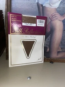 Hanes Silk Reflections Pantyhose Sandalfoot Sheer 715 AB Barely There Vintage - Picture 1 of 3